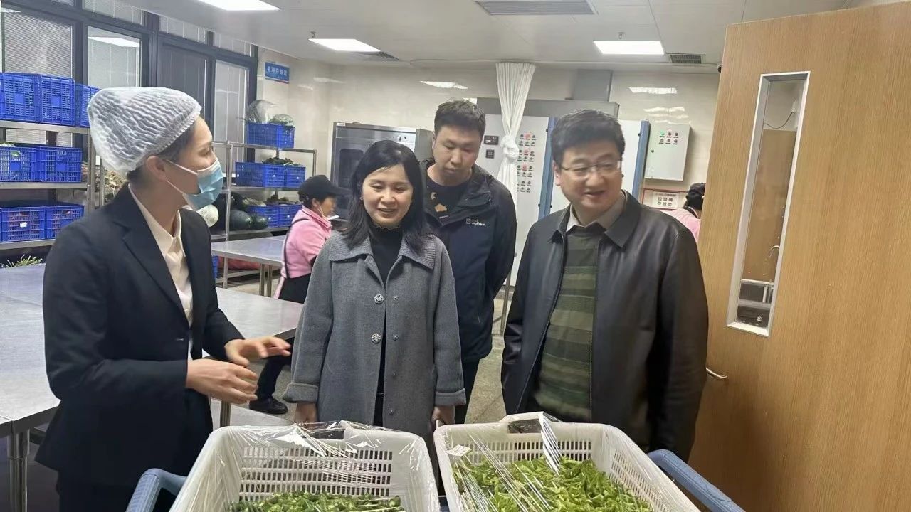 重庆儿童医院食物清静强化行动：副院长陈大鹏带队检查，确保饮食清静